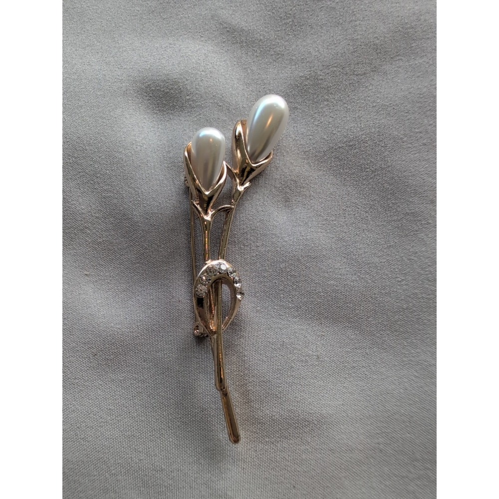 Flower on Stem Callas Lilies Clear Rhinestones Pearl Vintage Gold Brooch